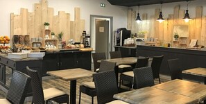 Daily buffet breakfast (EUR 9.00 per person)