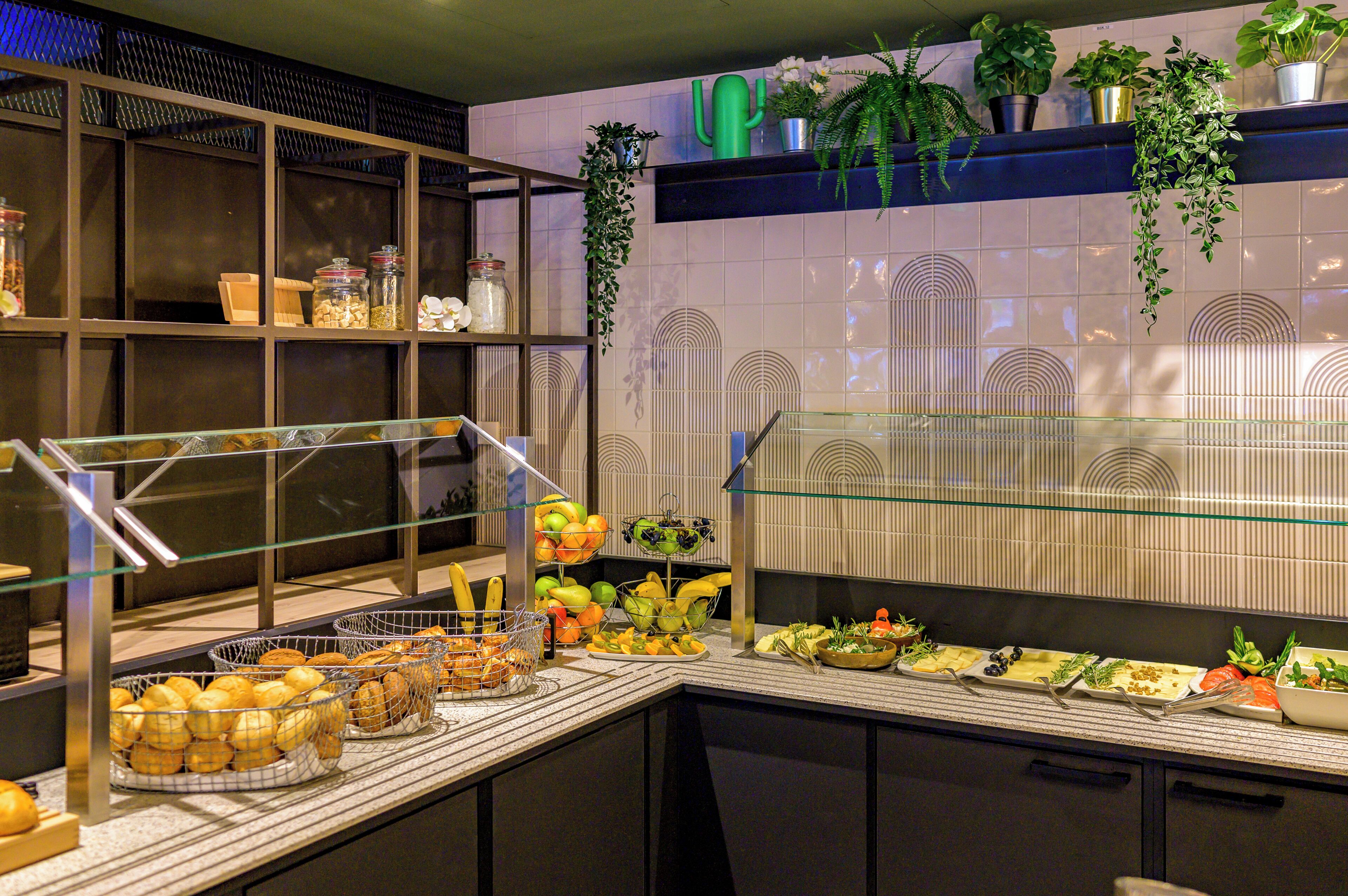 Tägliches Frühstücksbuffet gegen Gebühr