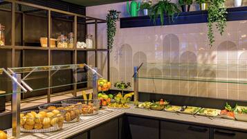 Tägliches Frühstücksbuffet gegen Gebühr