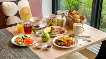 Tägliches Frühstücksbuffet gegen Gebühr