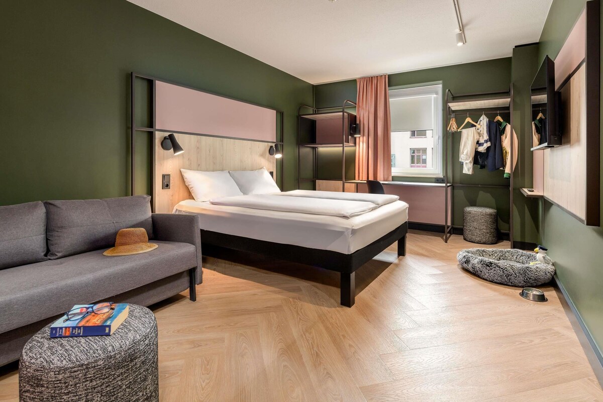Standard Room, 1 Double Bed with Sofa bed | Hypo-allergenic bedding, desk, blackout curtains, soundproofing