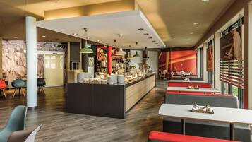 Dagelijks ontbijtbuffet (EUR 15 per persoon)