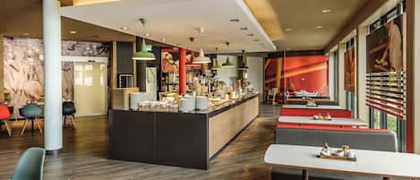 Petit déjeuner buffet (15 EUR par personne)