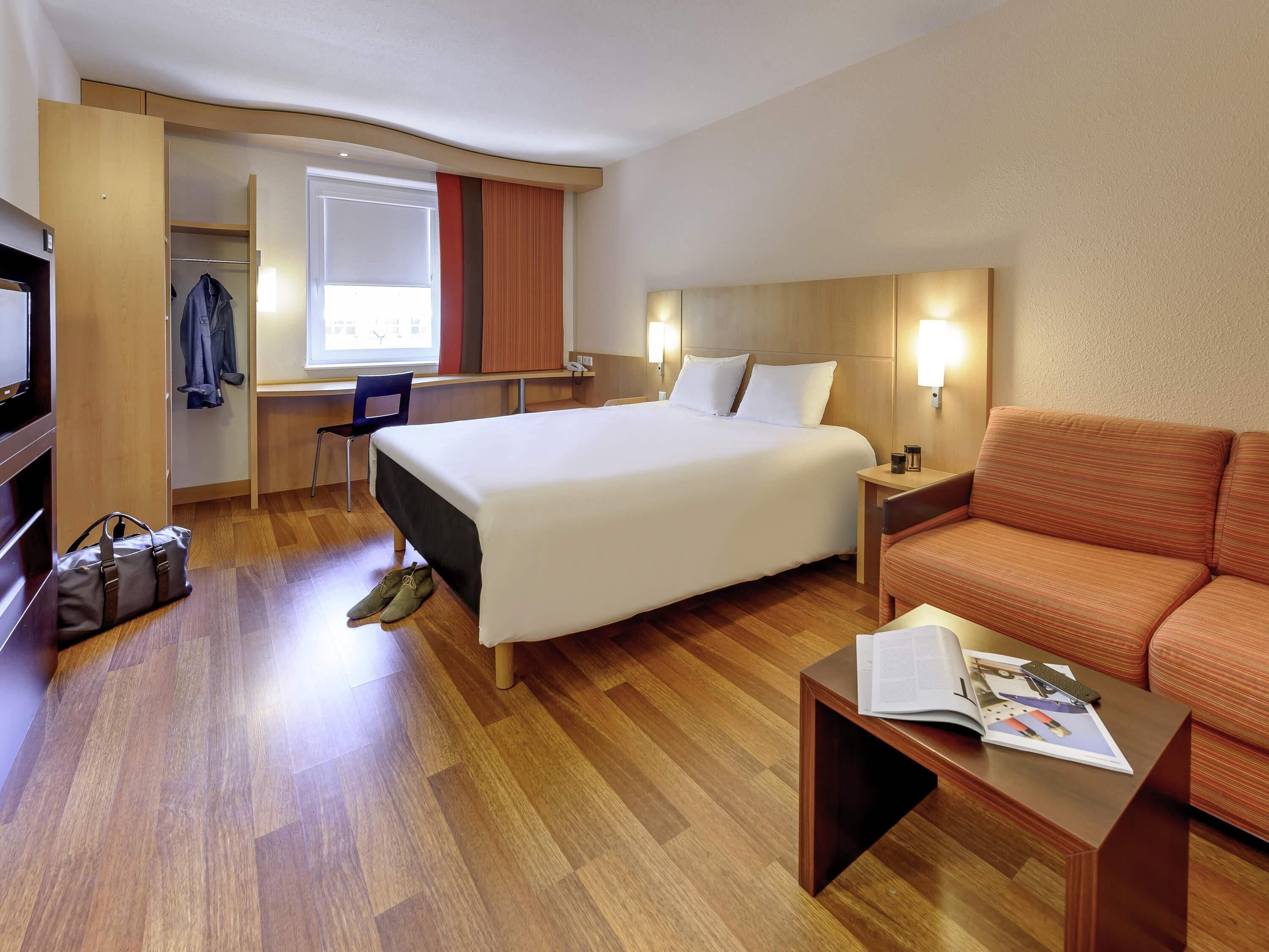 standard room, 1 double bed with sofa bed | hypo-allergenic bedding, desk, blackout curtains, soundproofing