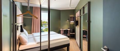 Standard Room, 1 Double Bed, Lake View | Hypo-allergenic bedding available, desk, blackout drapes, soundproofing