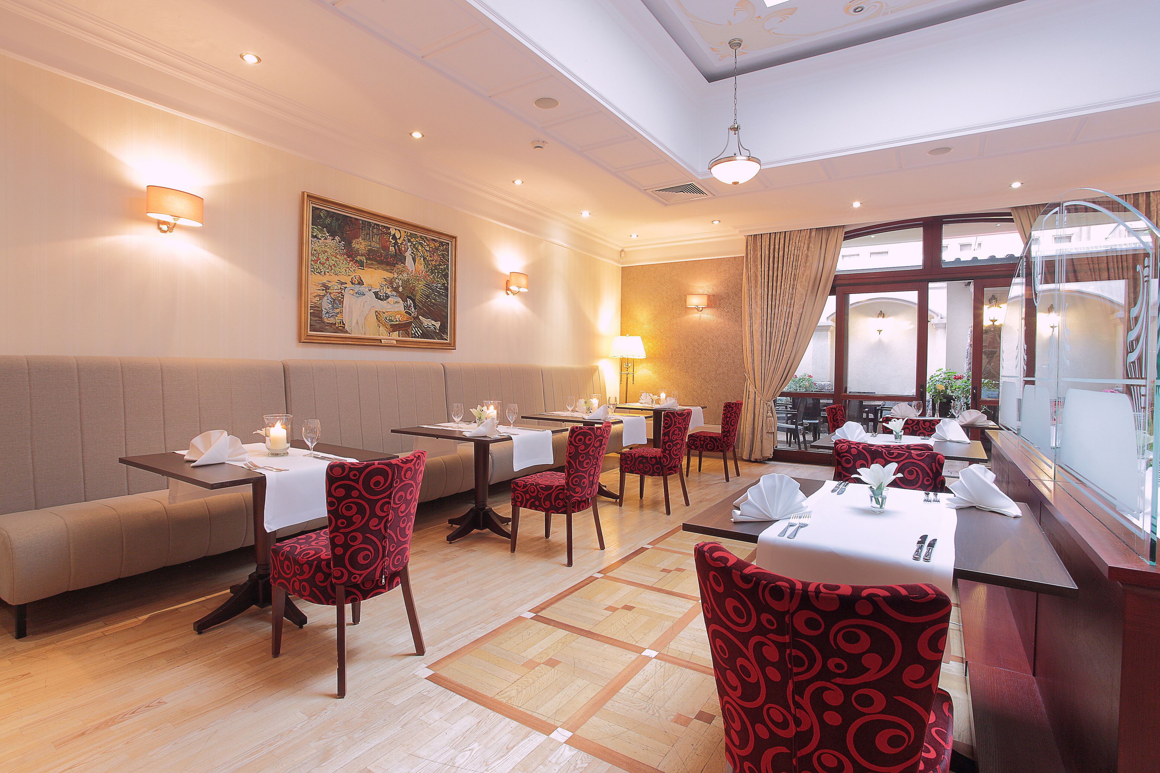 breakfast and dinner served, international cuisine