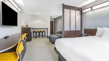 Studio Suite, 1 Queen Bed, Non Smoking | Hypo-allergenic bedding, desk, laptop workspace, blackout drapes