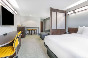 Studio Suite, 1 Queen Bed, Non Smoking | Hypo-allergenic bedding, desk, laptop workspace, blackout drapes