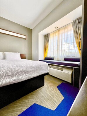 Ropa de cama hipoalergénica y escritorio 