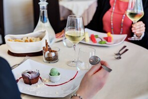 Frühstück, Mittagessen, Abendessen, italienische Küche 