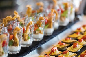 Breakfast, lunch, dinner served; Italian cuisine 