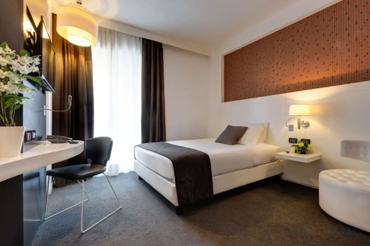 Minibar, in-room safe, desk, blackout curtains