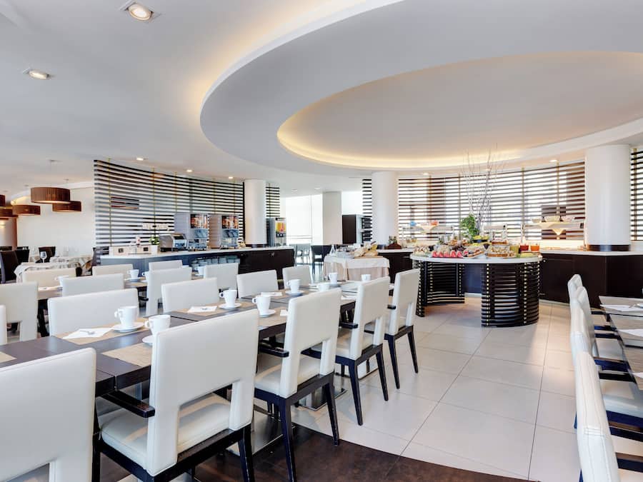 Breakfast, lunch, dinner served; Italian cuisine
