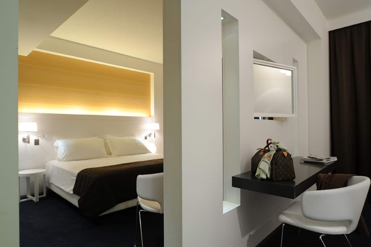 Chambre Double Exécutive | Minibar, coffres-forts dans les chambres, bureau, rideaux occultants