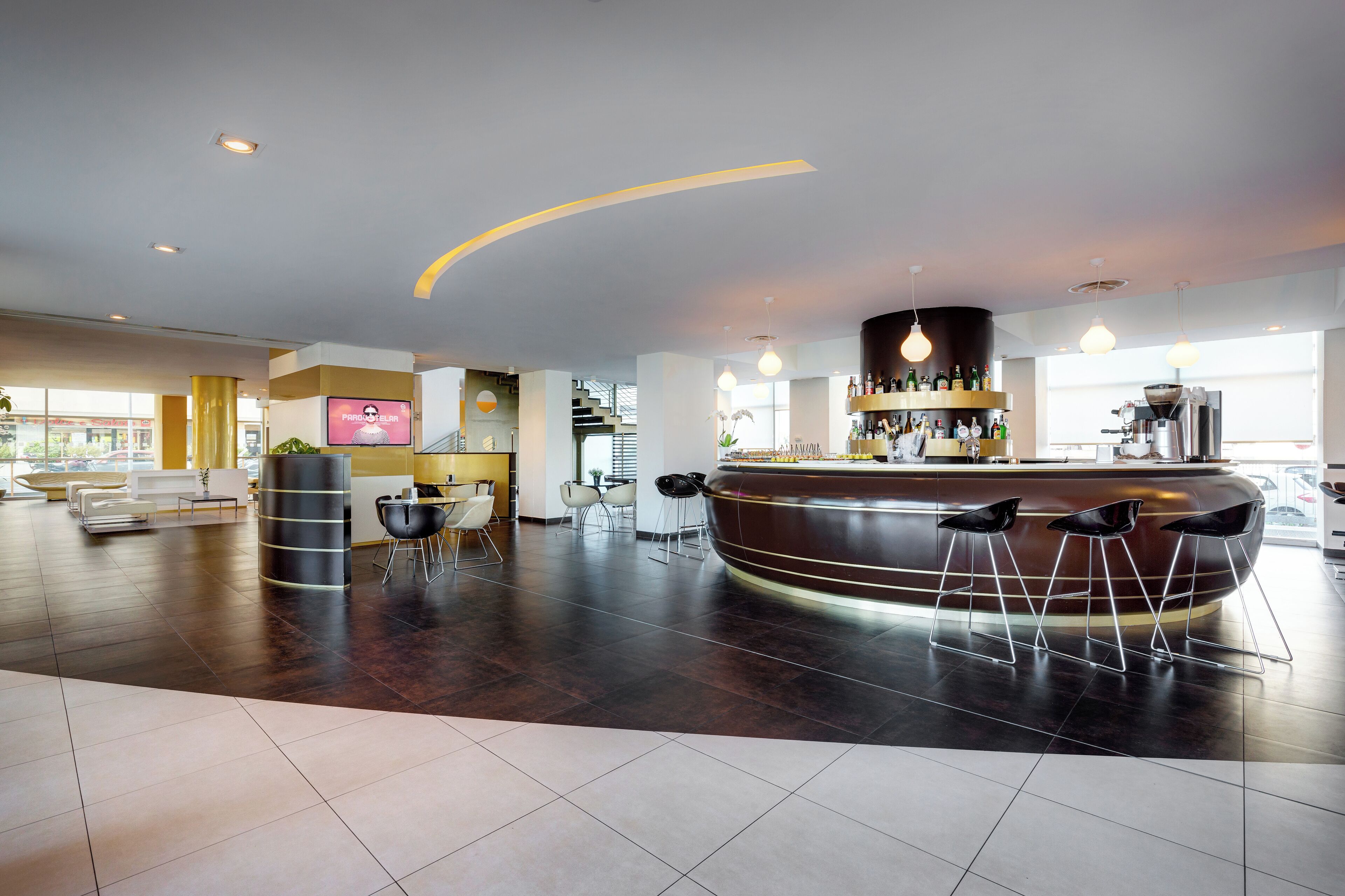 بار (في المنشاة)