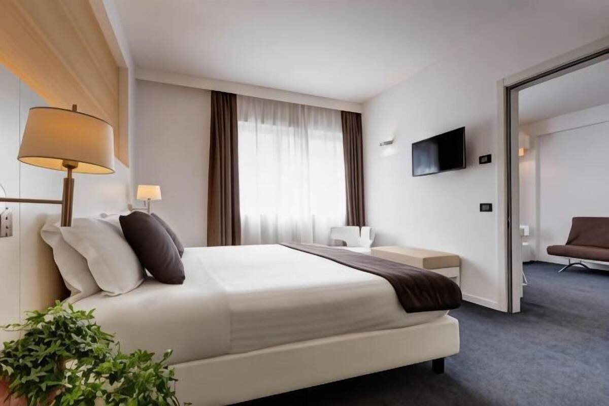 Minibar, in-room safe, desk, blackout curtains