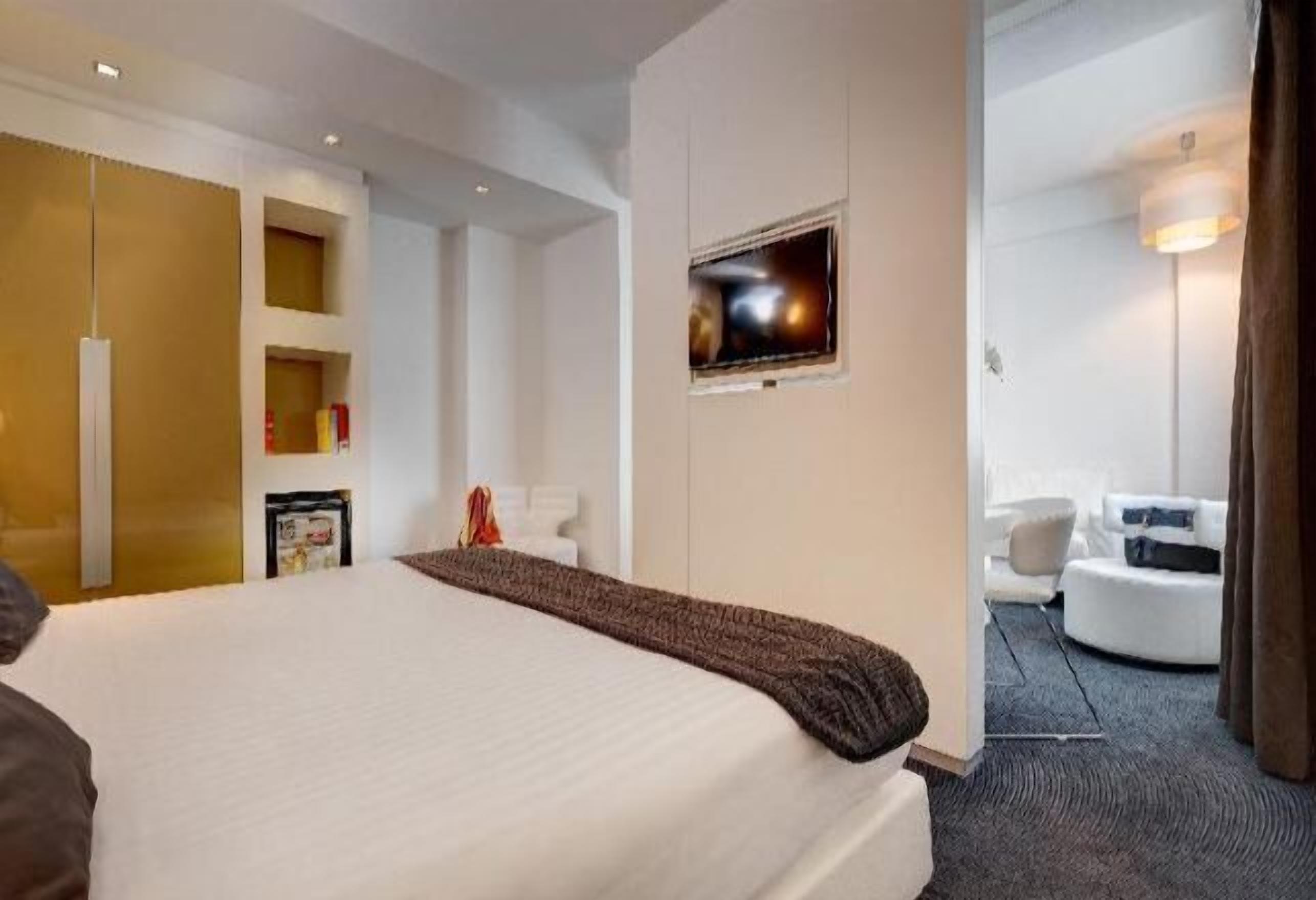 Minibar, két bảo mật tại phòng, bàn, màn/rèm cản sáng 