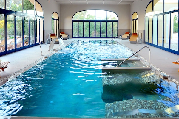 Indoor pool, 4 outdoor pools, pool umbrellas, sun loungers