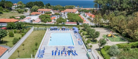 Seasonal outdoor pool, pool umbrellas, sun loungers