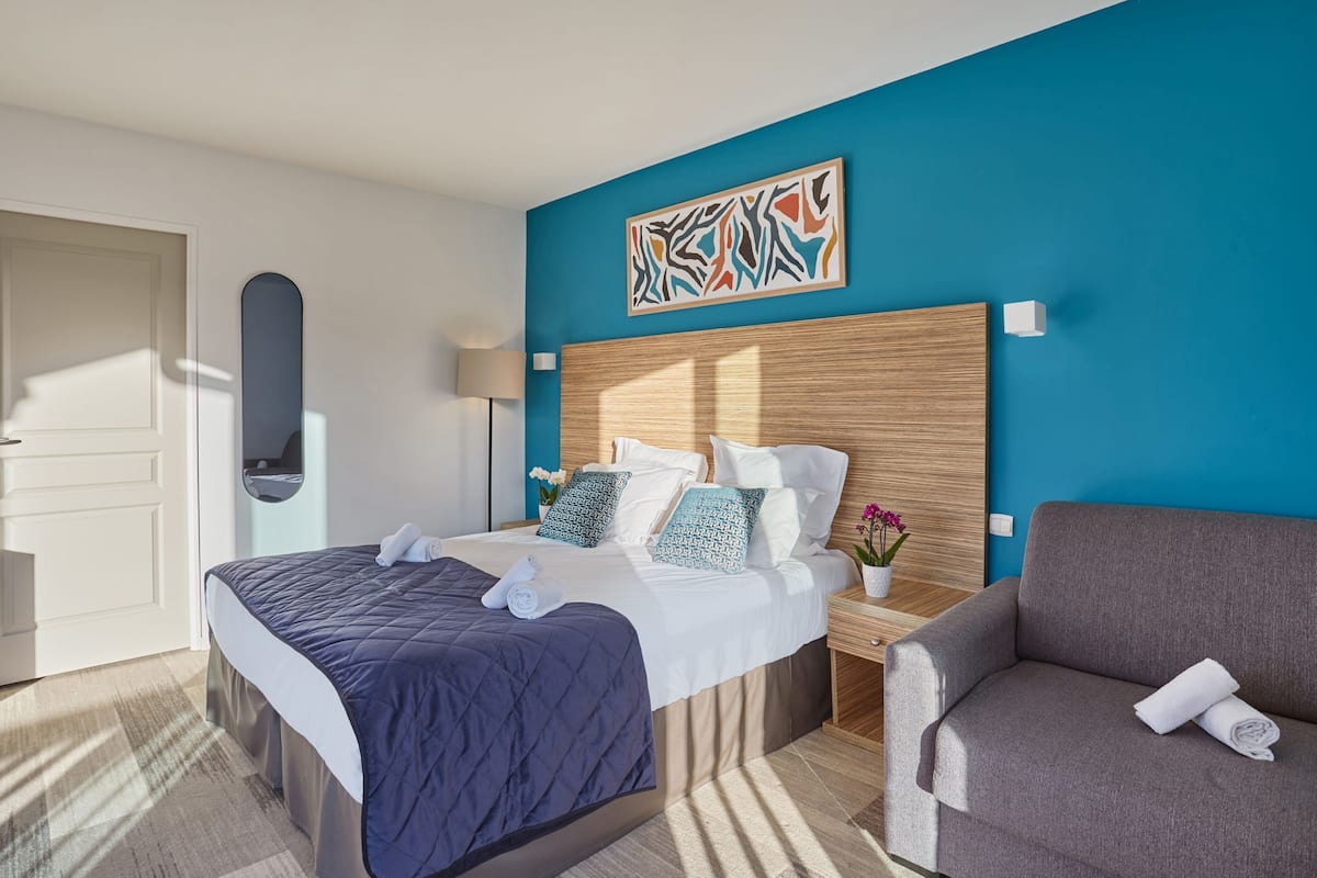 1 bedroom, desk, free wifi, bed sheets