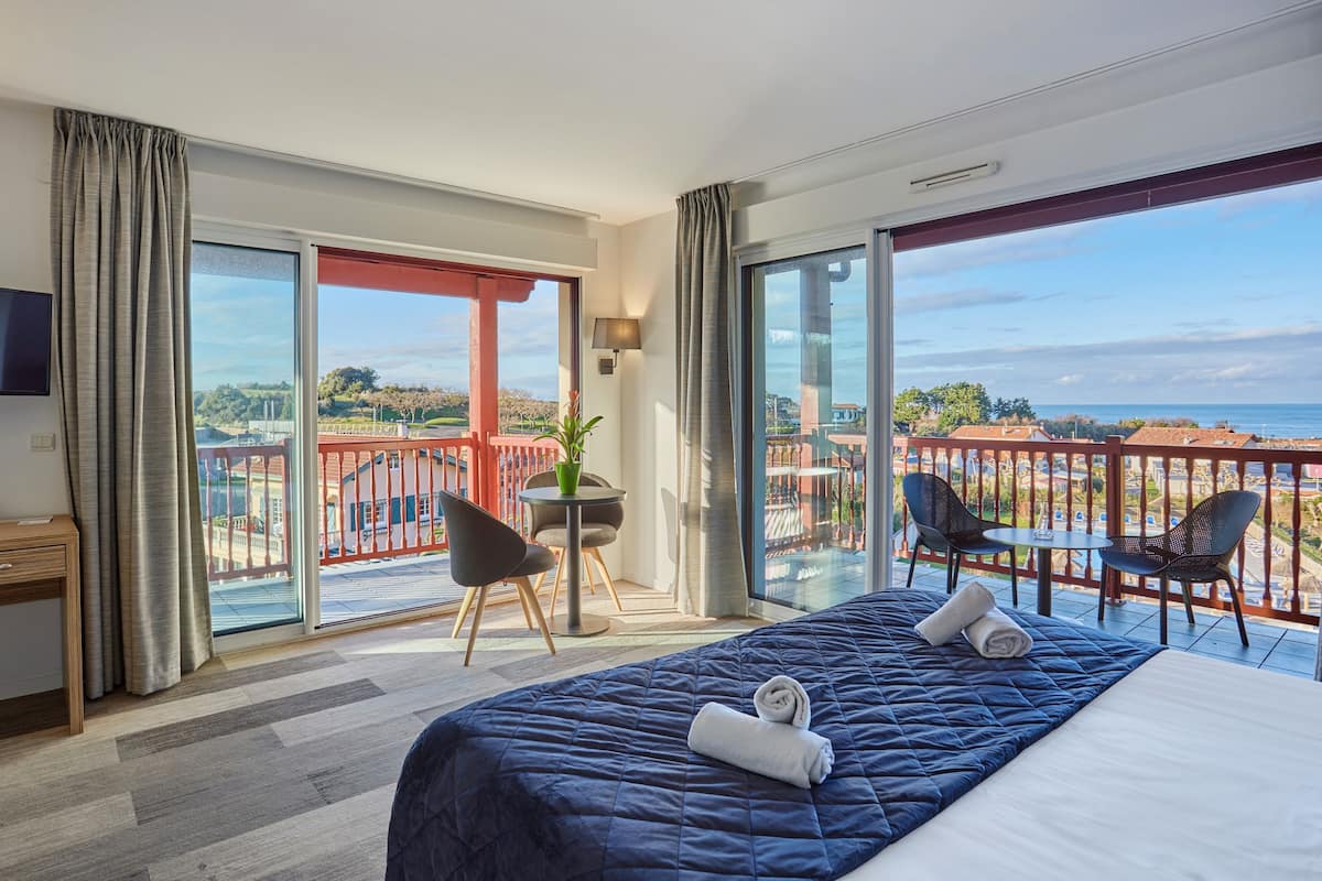 room, terrace, sea view (2 people) | 1 bedroom, desk, free wifi, bed sheets