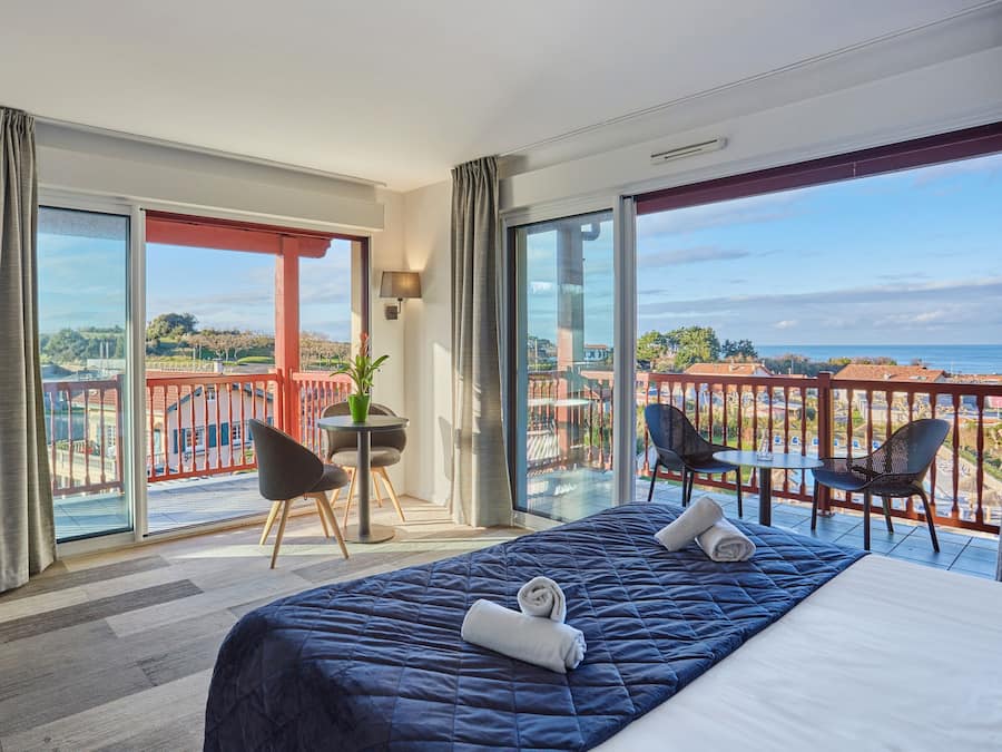 Quarto, terraço, vista para o mar (2 People) | Escrivaninha, Wi-Fi de cortesia, roupa de cama