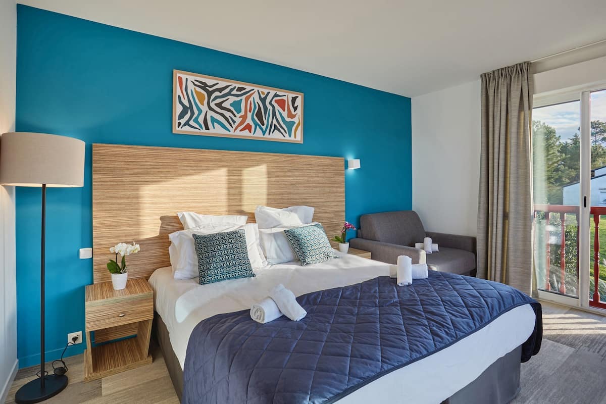 1 bedroom, desk, free wifi, bed sheets