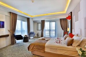 Premium bedding, minibar, in-room safe, individually decorated - Grand Sagcanlar (Istanbul)