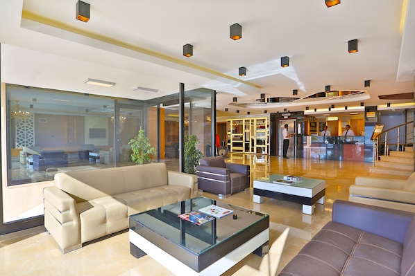 Interior entrance - Grand Sagcanlar (Istanbul)