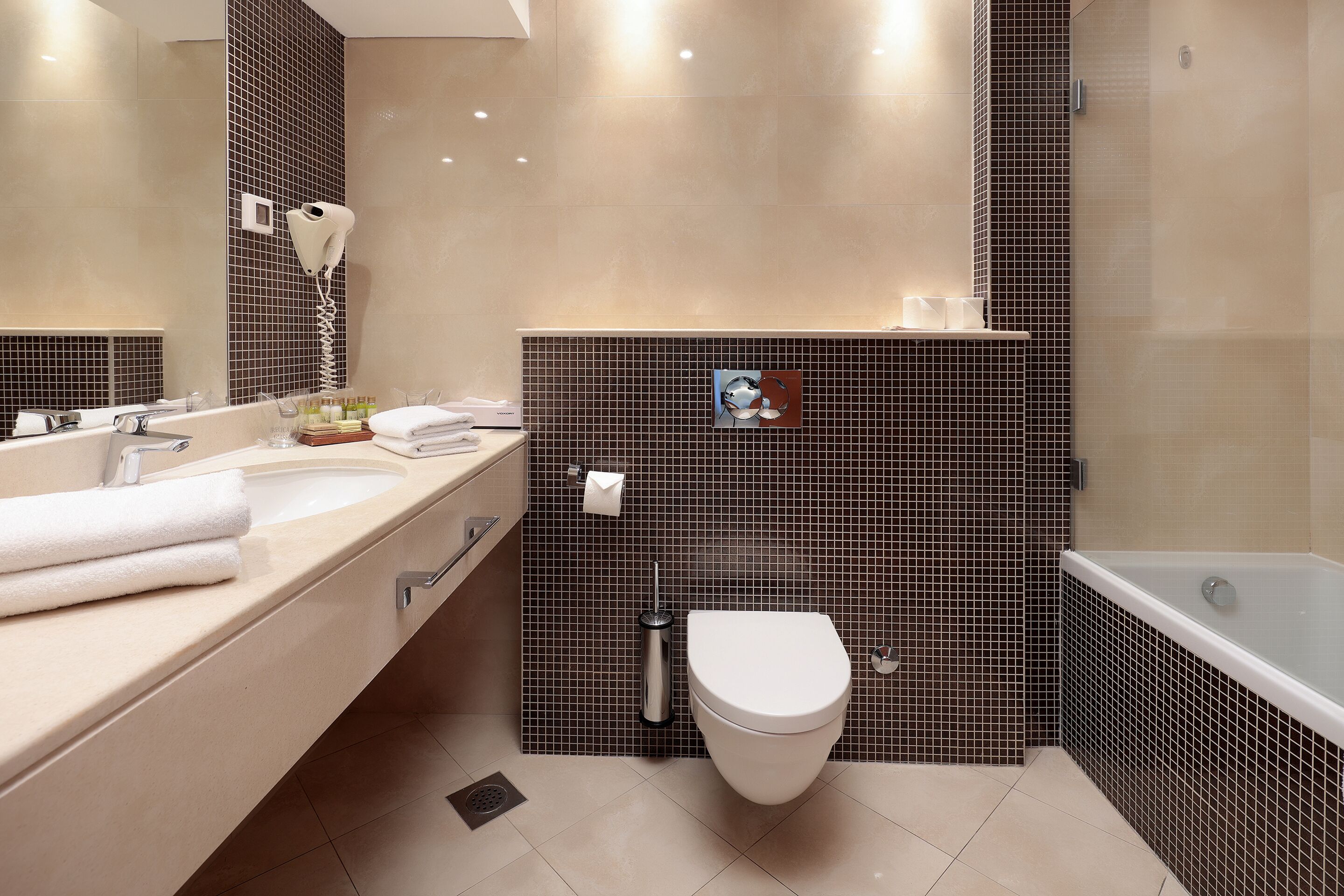 family suite, balcony, sea view (superior) | bathroom | free toiletries, hair dryer, towels