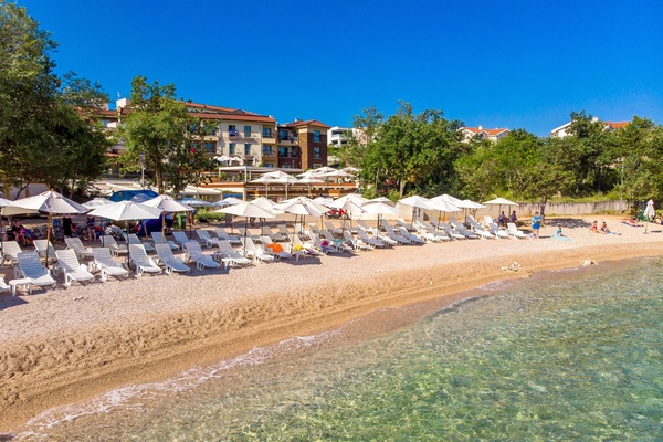 Beach nearby, sun loungers, beach umbrellas, beach bar