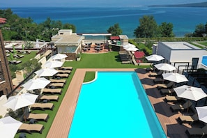 Indoor pool, 2 outdoor pools, pool umbrellas, pool loungers