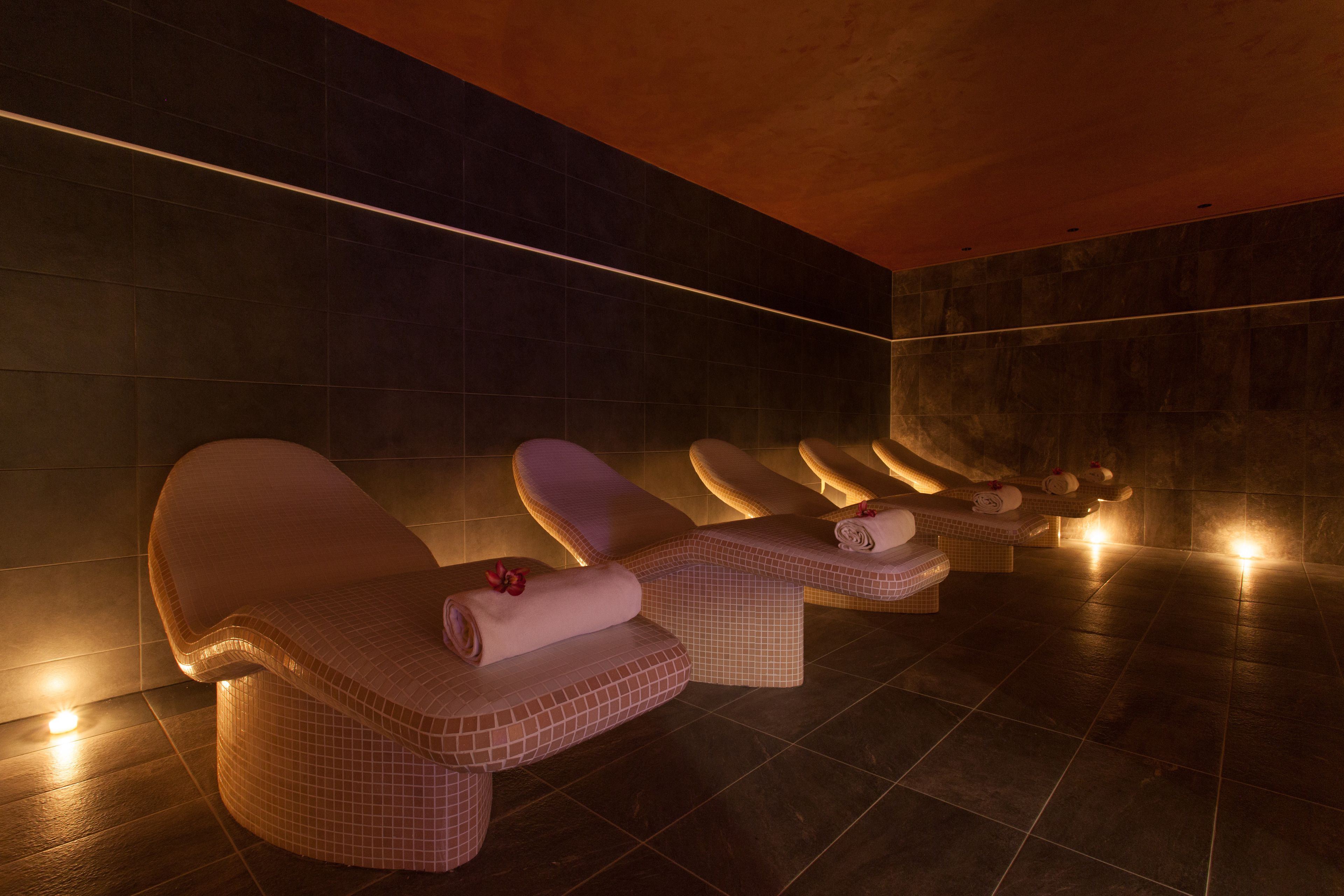 sauna, steam room, body treatments, aromatherapy, hot stone massages
