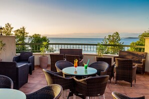 Poolside bar