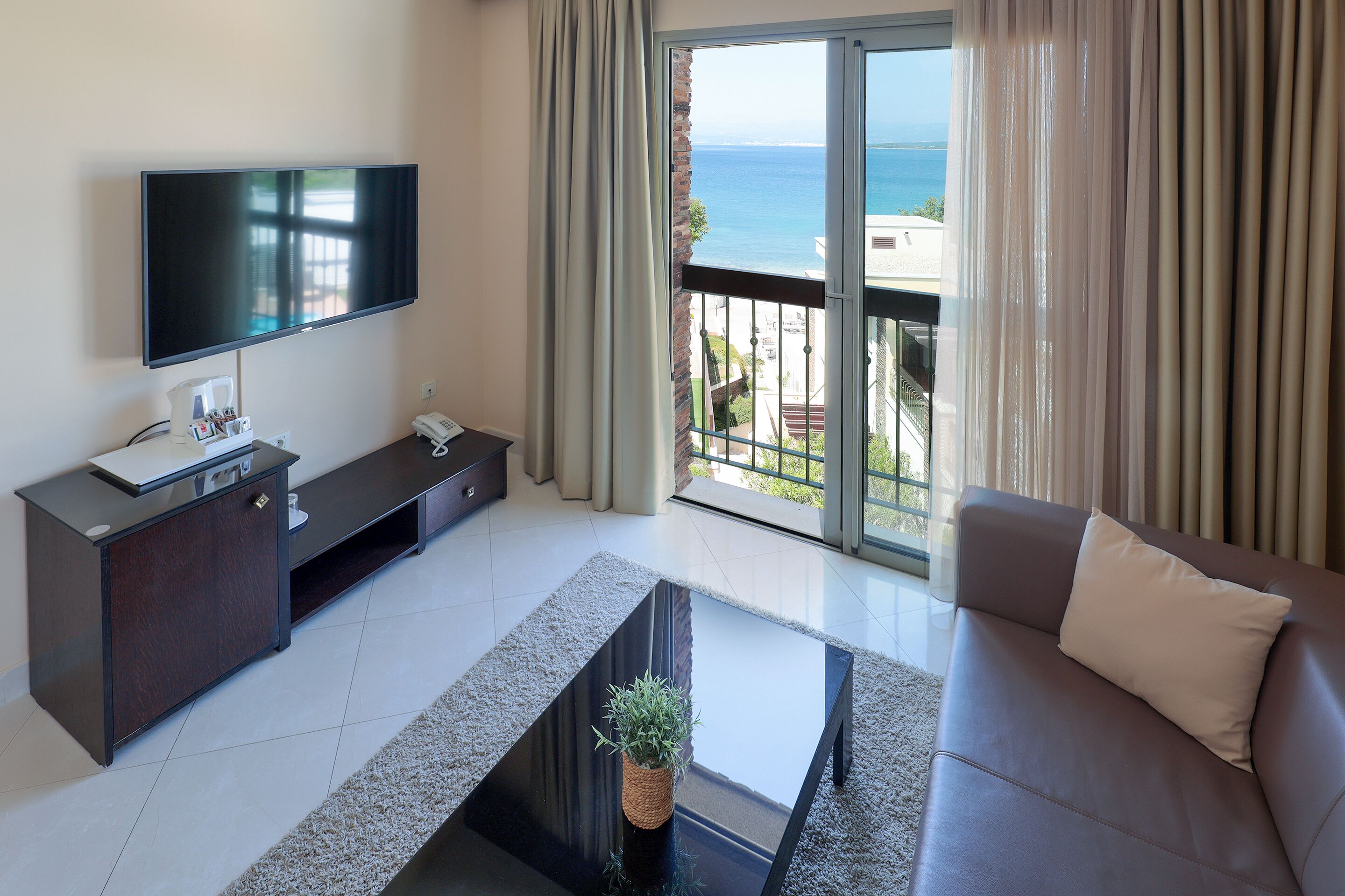 family suite, balcony (junior) | living area | lcd tv