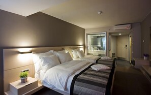 高級寝具、テンピュール、ミニバー、セーフティボックス (室内)