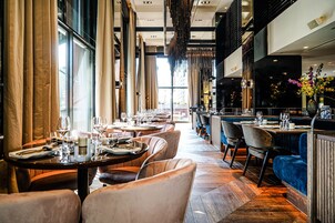 Se sirven desayunos, almuerzos y cenas; cocina internacional