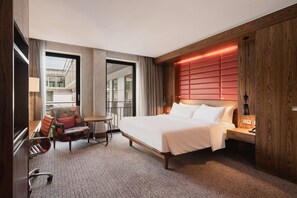 Executive Room, 1 King Bed, Club Lounge Access | Hypo-allergenic bedding, minibar, in-room safe, desk - Hilton The Hague (The Hague)