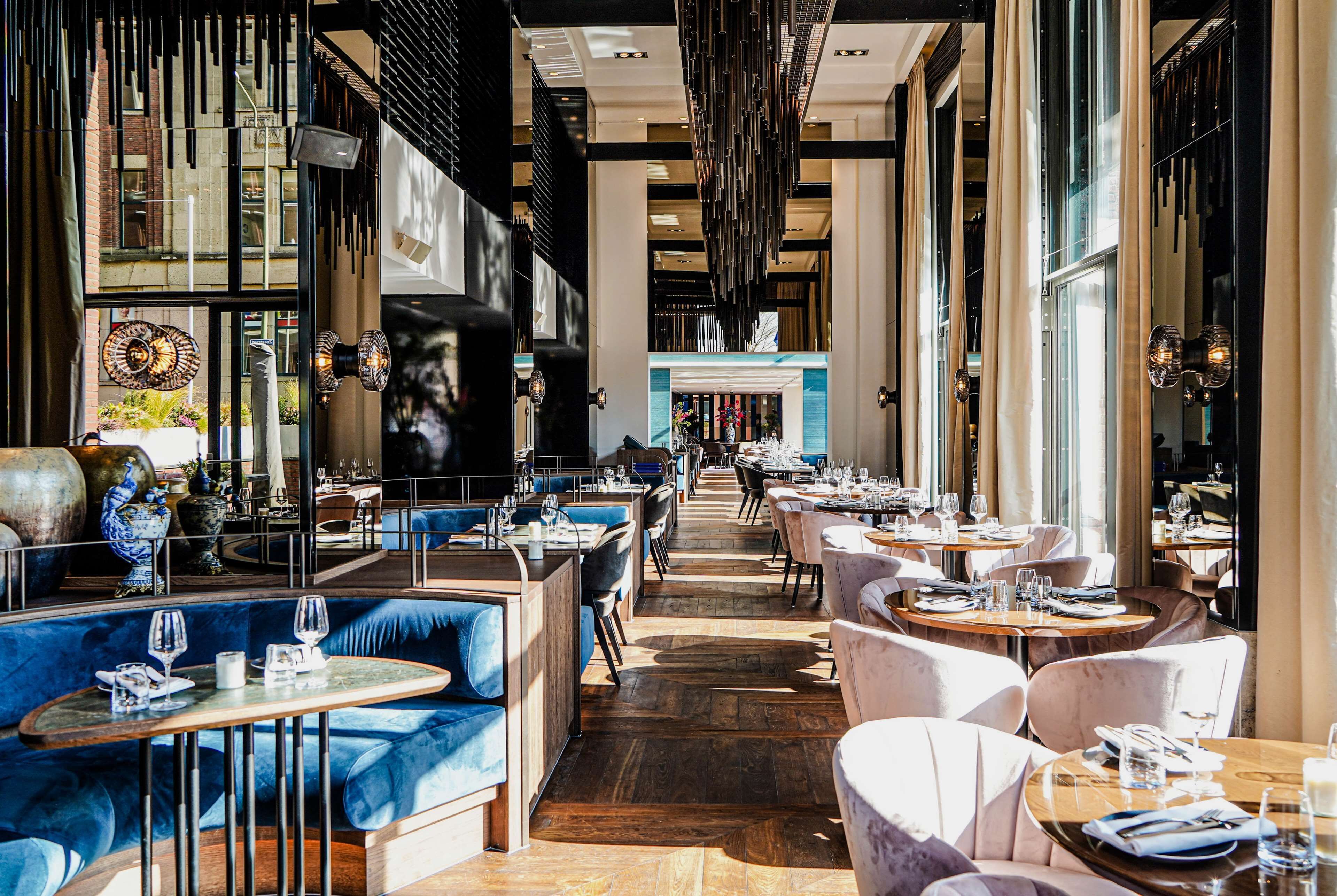 breakfast, lunch, dinner served; international cuisine