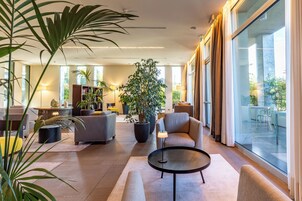 Televisión de pantalla plana, películas con cargo