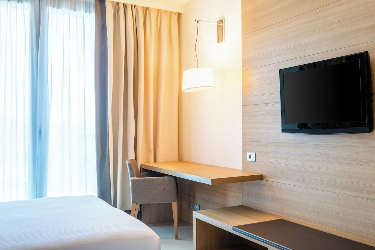 1 bedroom, in-room safe, desk, laptop workspace