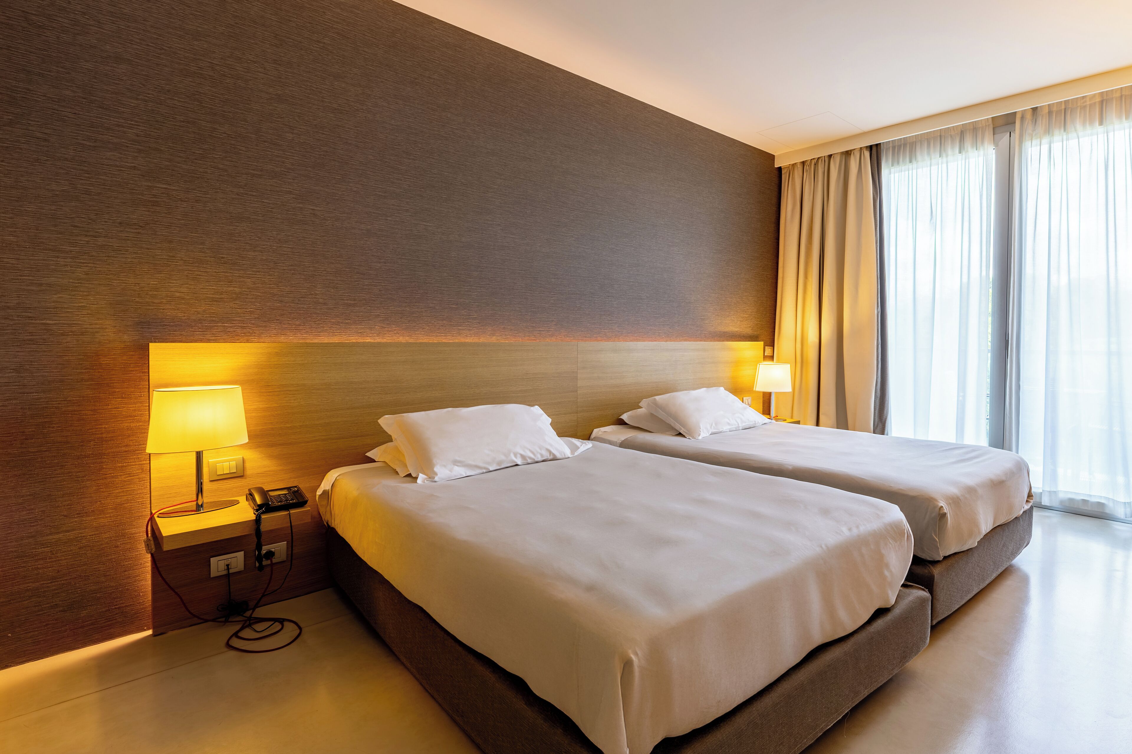 Twin Room | In-room safe, desk, laptop workspace, blackout drapes