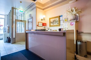 Reception - Hotel 83 (Amsterdam)