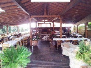 Local cuisine, al fresco dining 