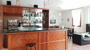 Bar (en la propiedad)