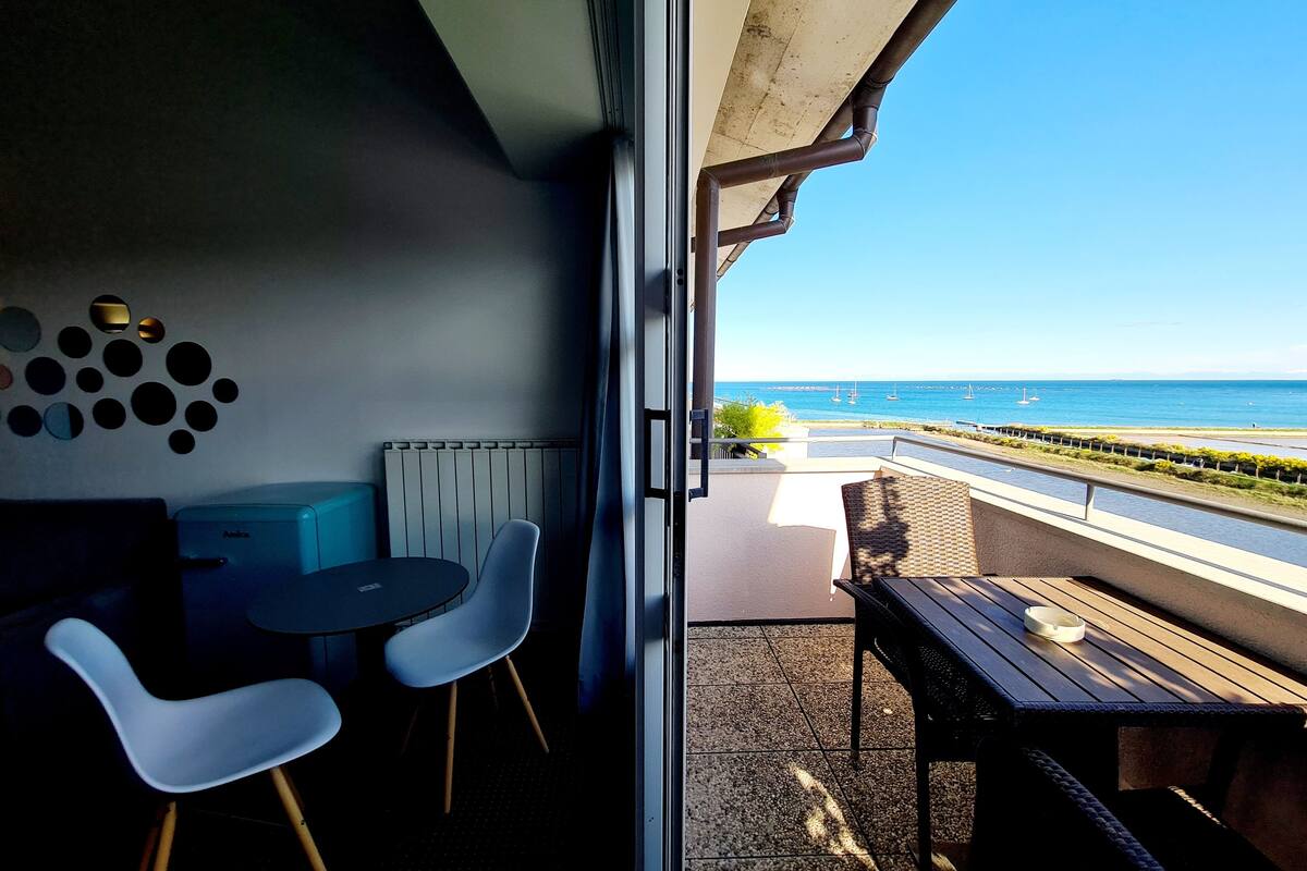 studio suite, balcony, sea view | view from room