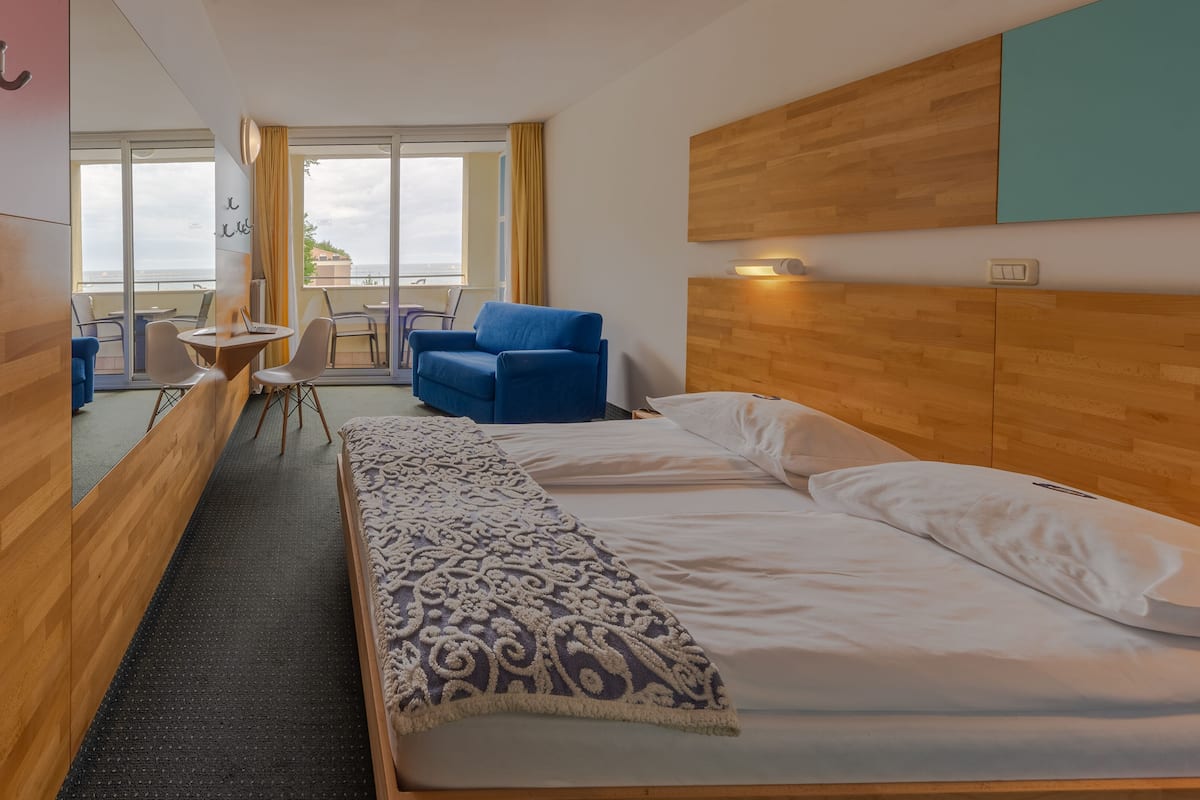 1 bedroom, premium bedding, in-room safe, free wifi