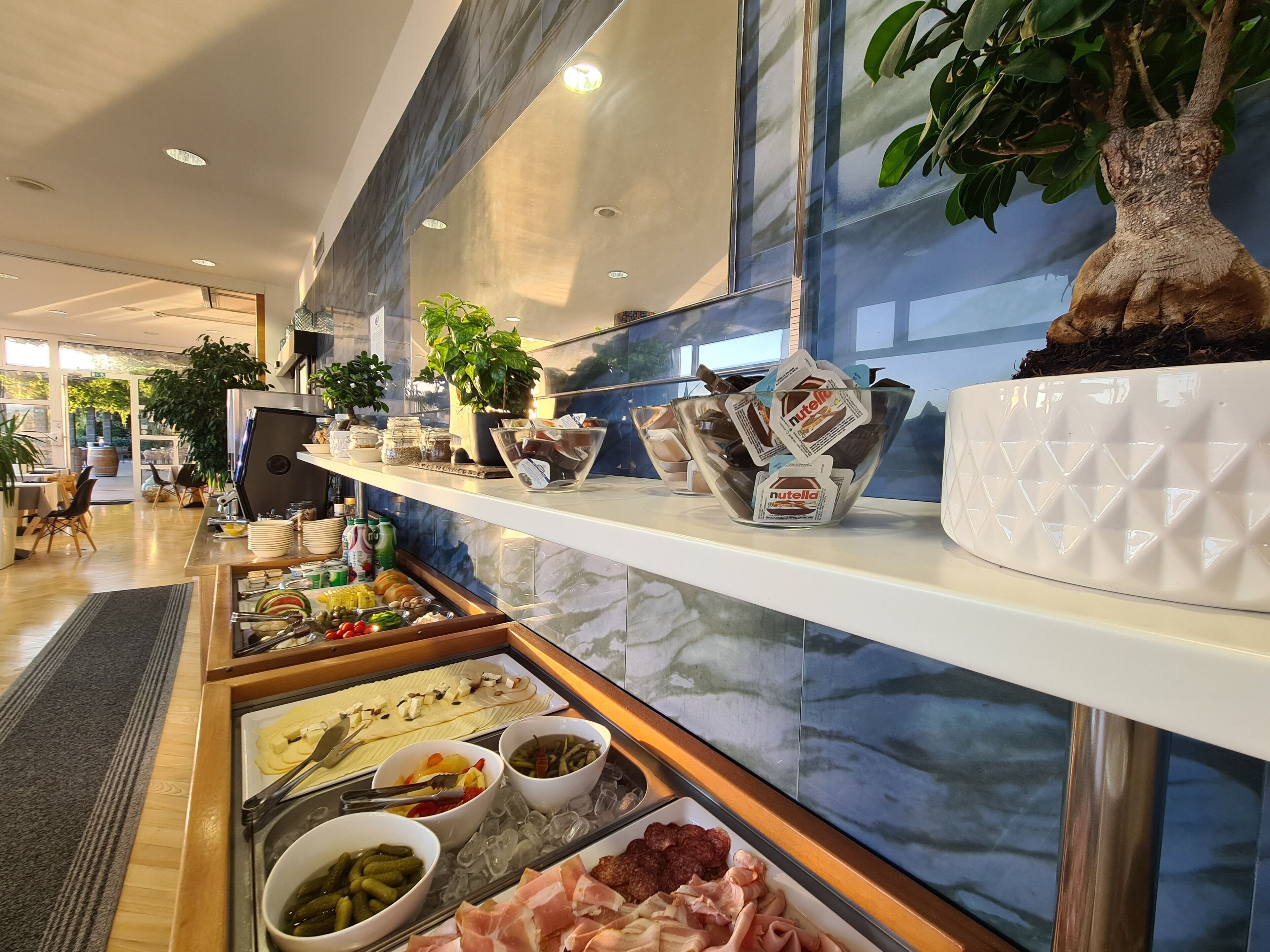 Daily buffet breakfast for a fee