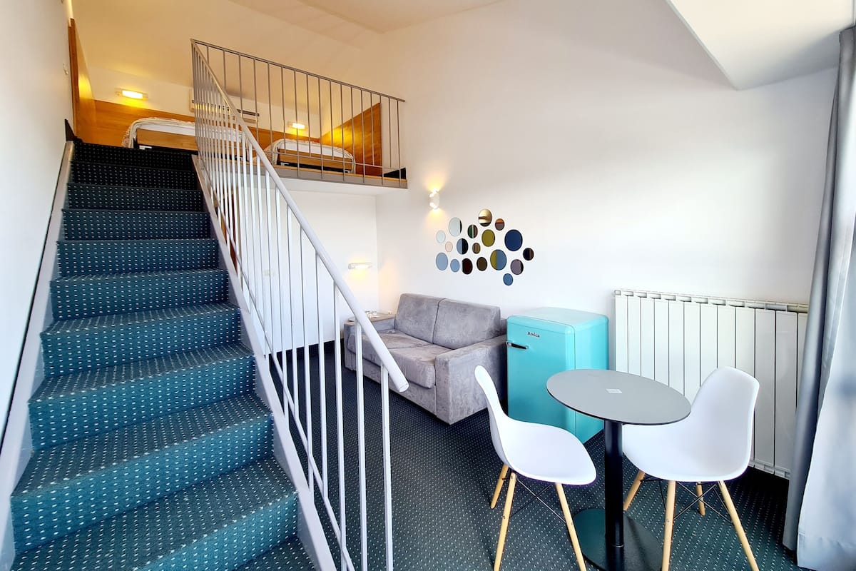 Suite monolocale, balcone, vista mare | Biancheria da letto di alta qualità, una cassaforte in camera