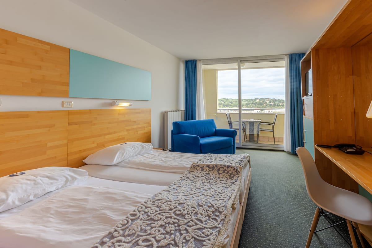 1 bedroom, premium bedding, in-room safe, free wifi